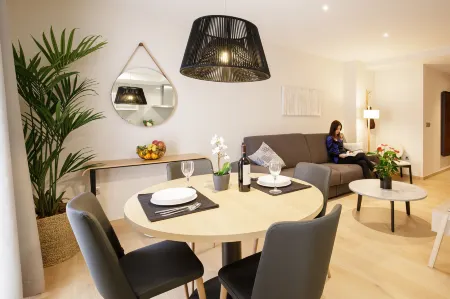 Suites Castellón Отели рядом с достопримечательностью «Университет Хайме I»