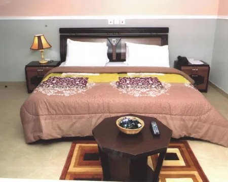 Naptin Executive Hotel and Suites فنادق في جوس