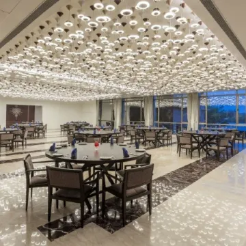 Hotel Binori Отели рядом с достопримечательностью «Торговый центр Alpha One»