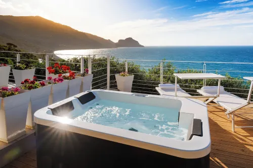 Emerald Boutique Hotel - Hot Tub