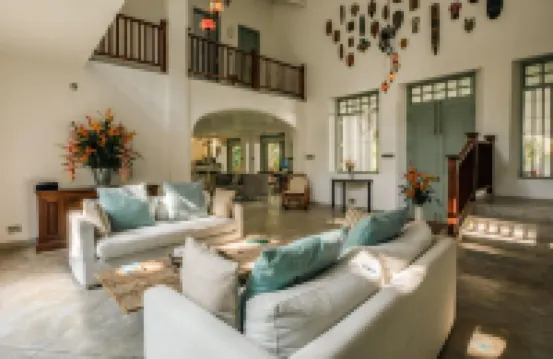 Beautifully Renovated Family Village House Within Walking Distance to the Beach