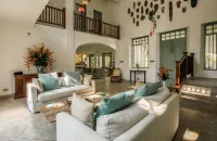 Beautifully Renovated Family Village House Within Walking Distance to the Beach