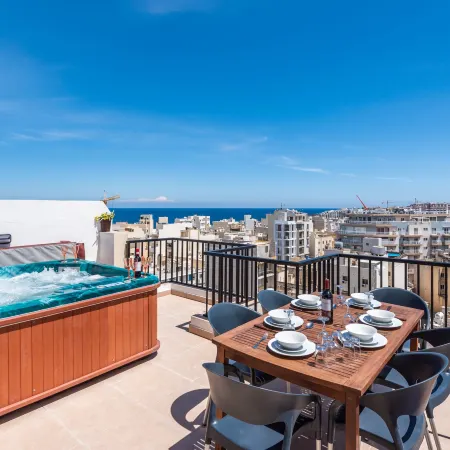 Seashells Penthouse Hot Tub Seaview by Getaways Malta