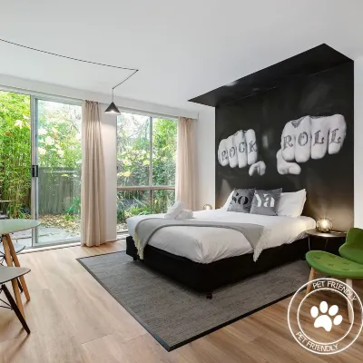 SoYa on Davis Apartment Hotel Отели рядом с достопримечательностью «Прахран»