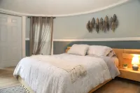 Modern studio cottage with private patio and parking