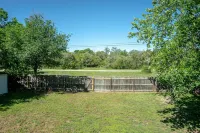 Beautifully remodeled Boerne Charm home located minutes from downtown Patrick Heath Public Library附近的飯店