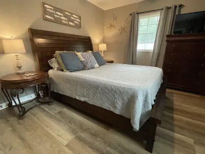 Beautiful Home minutes to the Beach - Game room