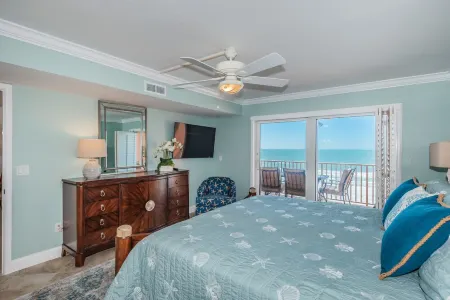 Fall Special!! BC 1308 -Direct Beachfront Dream Come True!! Отели рядом с достопримечательностью «Тики Гарденс - Индиан-Шорс Бич Аксесс»