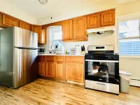 3BR/1ba apt; fully furnished and equipped; in Forest Park