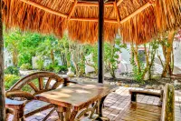 Budget-Friendly Condo in Great Location w/Shared Pool, Washer/Dryer, & Free WiFi Hotels in Anna Maria