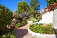 Private Outdoor Space and BBQ Grill - Charming Cottage Retreat Отели в г. Сан - Диего Старый город