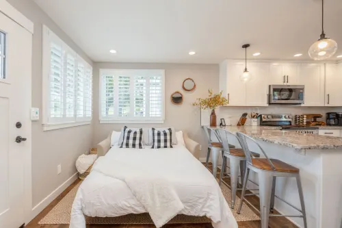 Mountain Views and Enclosed Backyard - Cozy Coastal Escape Hotels in Moss Beach