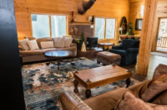 Brand New Swim Spa and Easy Access to Adventures - Stunning Spacious Cabin