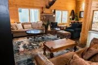 Brand New Swim Spa and Easy Access to Adventures - Stunning Spacious Cabin