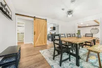 Private Game Room and Fenced Backyard Oasis - Charming Retreat Hotels in Lyons