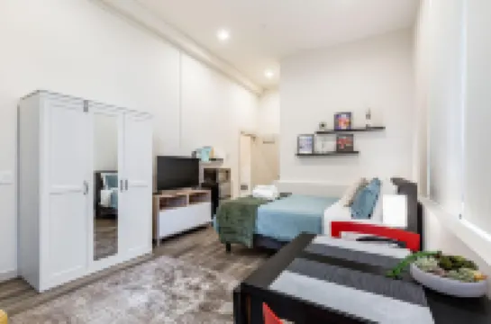 Bright Studio with Modern Comforts - Charming Urban Escape Hotels in fremont