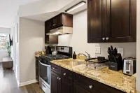 Urban 1BD moments away from DT Peoria Hotel a Peoria