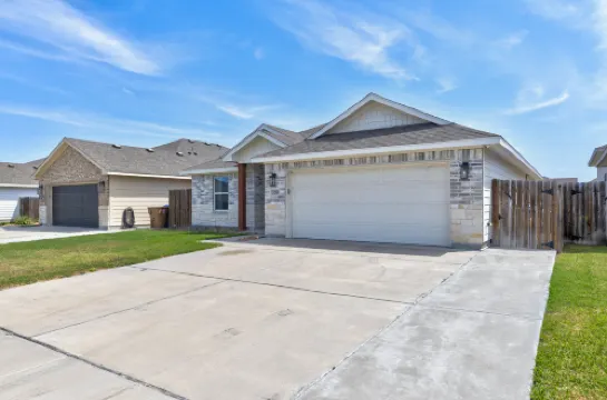 Private Heated Pool and Spacious Outdoor Oasis - Charming Getaway