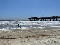 Fenced Yard with Grill and Fire Pit - Charming Oasis 와이트마쉬 아일랜드 호텔