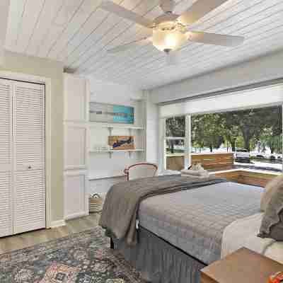 Lakefront Access and Spacious Deck - Inviting Retreat Rooms