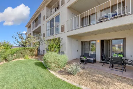 Mountain Views and Outdoor Pools - Relaxing Oasis at Sunrise Palms