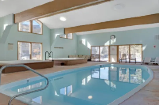 Stunning Views and Cozy Fireplace - Inviting Downtown Retreat