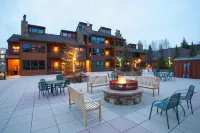 Kutuk 112 - Luxury Condo w/ a Shared Sundeck & Hot Tubs - Near Hiking & Biking Trails - balcón