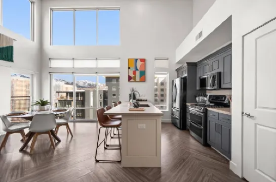 Stunning Mountain Views and Pool Access - Luxurious Penthouse Oasis