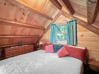 Scenic Lake Views and Cozy Deck - Charming Idyllic Retreat 비버 코브 호텔