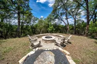 Hot Tub and Scenic Outdoor Patio - Charming Getaway Hotels in Hays County