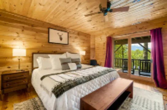 Lodge in Seven Devils w Hot Tub & Mountain Views!