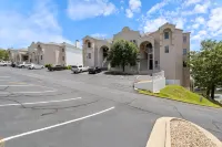 Breathtaking Lake Views and Communal Pool Access - Stunning Oasis