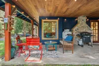 Charming Garden Views and Cozy Living - Delightful Retreat