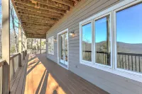 Breathtaking Mountain Retreat with Hot Tub, Game Room