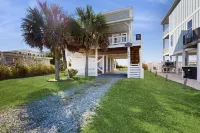 Attractive, oceanfront house with beach access, deck, grill, & AC - near dining Hotels in Lockwoods Folly