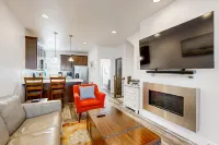 Mountain Getaway | Private Rooftop Spa | Walk to Dining, Shops & Rec Center Hotel a Snyderville