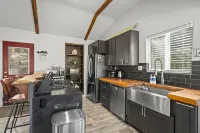 Filtered Lake Views and Cozy Deck - Charming Mountain Retreat