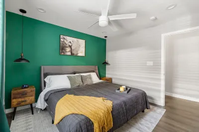 Spacious Townhome with Full Kitchen and Yard - Charming Tranquil Haven