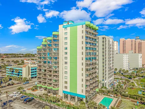 Breathtaking Ocean Views and Cozy Balcony - Charming Getaway