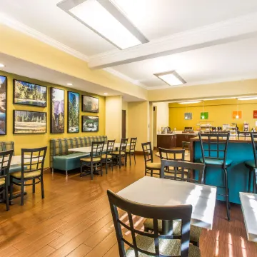 Comfort Suites Fresno River Park