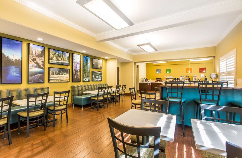 Comfort Suites Fresno River Park photo 5