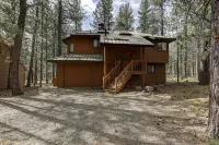 Private Hot Tub and Sharc Passes Included - Gorgeous Rustic Escape