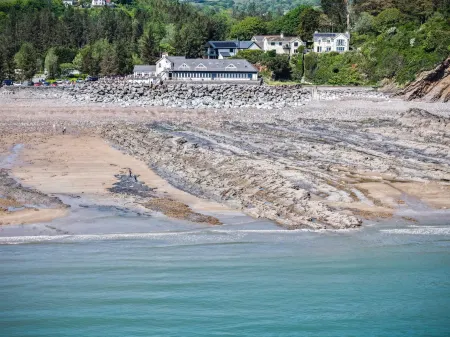 Waterfront 1 - 1 Bedroom Apartment - Wisemans Bridge