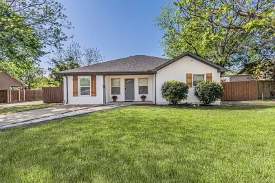Spacious 5-bedroom bungalow in charming McKinney with huge parking space