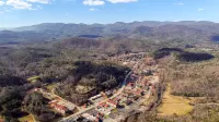 Luxurious Retreat - Game Room, Walk to Downtown, WiFi Hotels in Helen