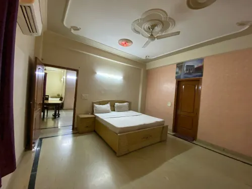 GoBravo-3BHK Near Airport & Cyber Hub - Apartments