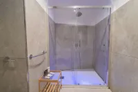 H. G. Boutique Toledo Napoli Centro - Bathtub