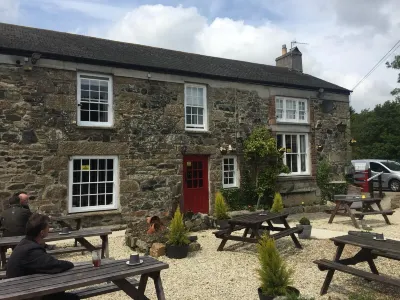 The Pirate Inn Hotel dekat St Ives Liberal Democrats