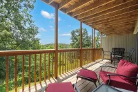 Black Bear Lodge - 1 Mile from Silver Dollar City