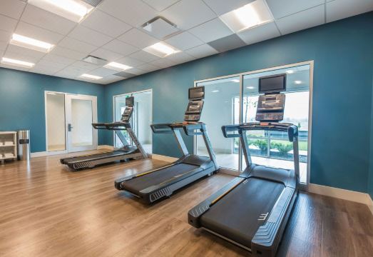 4. 홀리데이 인 익..